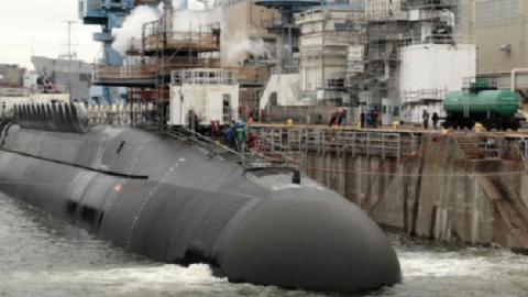 A submarine undergoes maintenance at the government-owned Norfolk Naval Shipyard. (Navy)