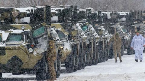 Ukrainian Armed Forces move to park in their base near Klugino-Bashkirivka village, in the Kharkiv region on January 31, 2022. (Photo by Sergey BOBOK / AFP via Getty Images)
