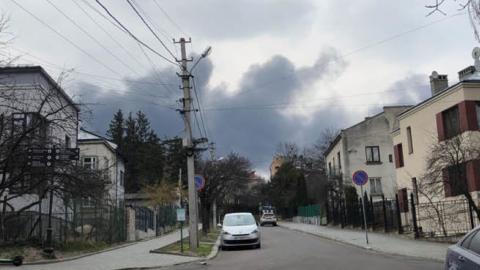 Smoke billows over Lviv after a Russian cruise missile strike on an oil storage depot in the city, March 26, 2022 / James Barnett