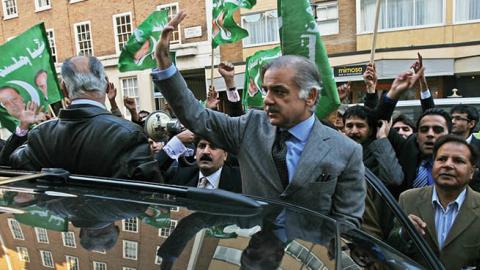 Shahbaz Sharif waves to supporters outside of the Pakistan Embassy during a protest by the Pakistan Muslim League on November, 7, 2007 in London, England. (Photo by Daniel Berehulak/Getty Images)