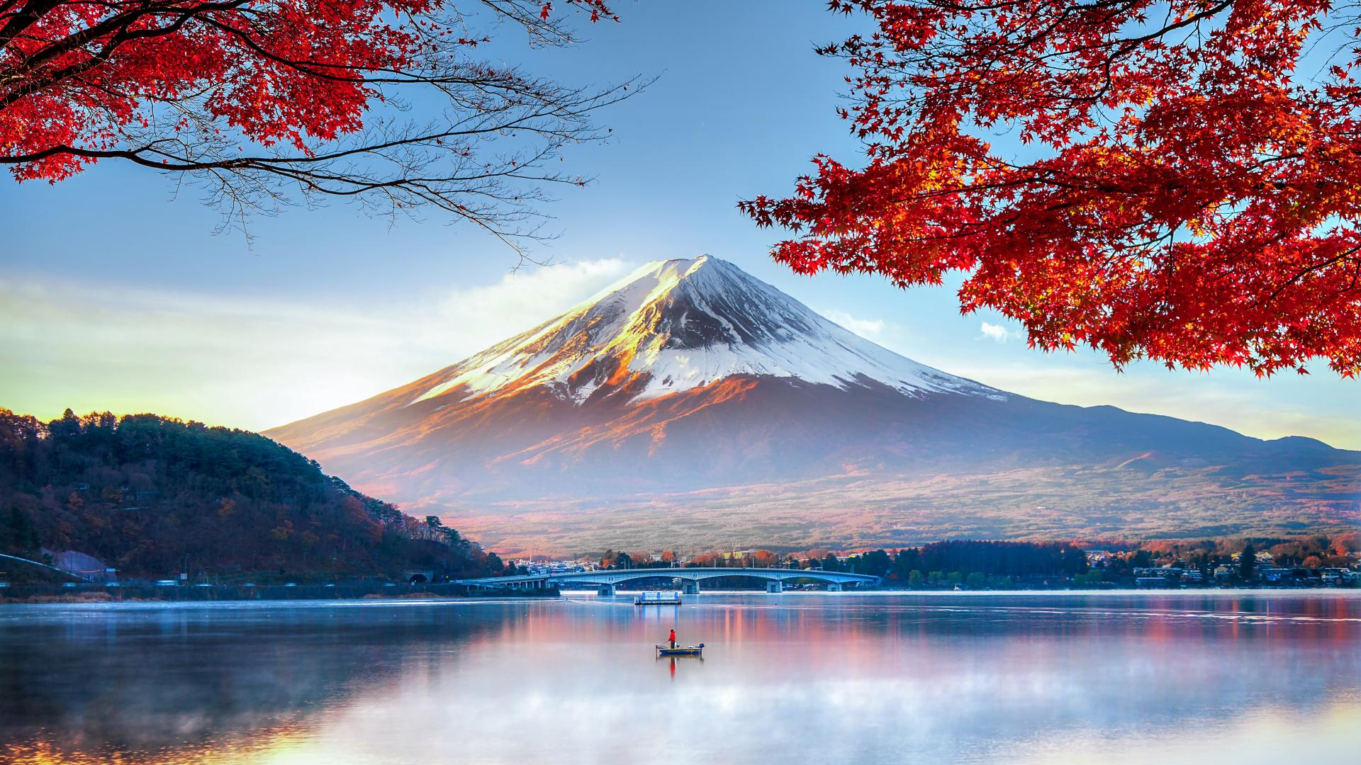 Гора Фудзияма в Японии. Фудзи Япония Священная гора. Гора Фудзи остров Хонсю Япония. Озеро Кавагути, гора Фудзияма, Япония.