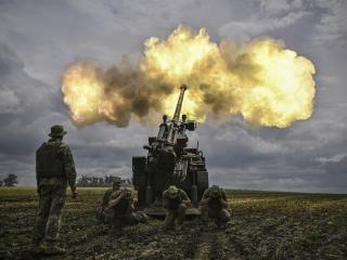 Ukrainian servicemen fire a Caesar self-propelled howitzer toward Russian positions at a front line in Donbas, Ukraine, on June 15, 2022. (Aris Messinis/AFP via Getty Images)