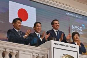 Fumio Kishida (2L), Prime Minister of Japan, stands with John Tuttle (2R), Vice Chairman of the NYSE Group before ringing in the closing bell at the New York Stock Exchange (NYSE) in New York City 