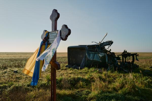 OLEKSANDRIVKA, UKRAINE - JANUARY 3: A cross near a destroyed vehicle commemorates a Ukrainian soldier who died during the liberation in November 2022 on January 3, 2023 in Oleksandrivka, Ukraine. The town located on the shore of the Dniprovska Gulf was occupied by Russian forces from February to November 2022. (Photo by Pierre Crom/Getty Images)