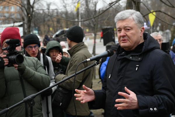  Former President of Ukraine Petro Poroshenko delivers a speech during a commemorative ceremony for the participants of the Revolution of Dignity who perished 10 years ago on the Alley of Heavenly Hundred Heroes on the Heavenly Hundred Heroes Remembrance Day in Kyiv. (Photo credit should read Kirill Chubotin / Ukrinform/Future Publishing via Getty Images)