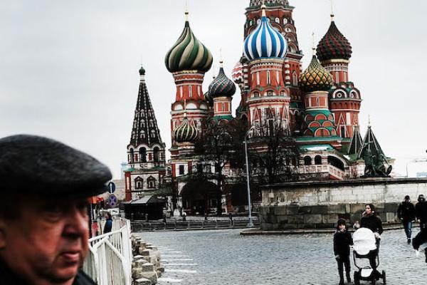 Pedestrians walk through Red Square on March 3, 2017 in Moscow, Russia. (Spencer Platt/Getty Images)