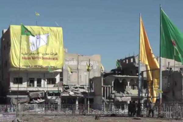 SDF and YPG flags seen in al-Raqqa after its takeover by the SDF, October 20, 2017 (VOA Kurdish)