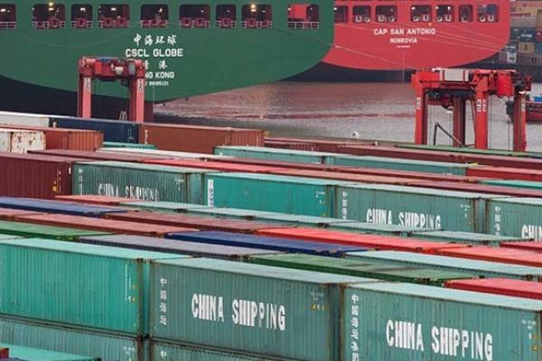 The container ship 'CSCL Globe' of shipping company China Shipping Group is accompanied by tugs during the docking maneuver at the container terminal Eurogate in Hamburg, Germany.