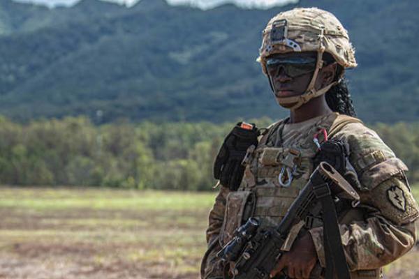 A soldier performs an air assault mission demonstration during the Indo-Pacific Army Chiefs Conference on Schofield Barracks, Hawaii, Sept. 10, 2021. (U.S. Army)