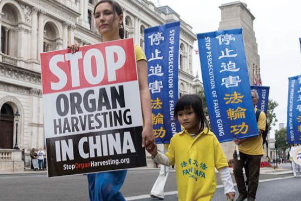 Falun Gong protestor holding a placard that says 'stop organ harvesting in China,' during a demonstration in London, United Kingdom on August 28, 2021. (Getty Images)