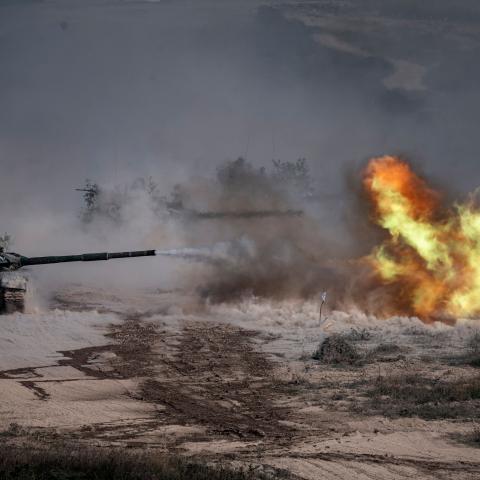 A Russian army T-72-B3 tank fires during military exercises at the Raevsky range in Southern Russia on September 23, 2020 during the "Caucasus-2020" military drills gathering China, Iran, Pakistan and Myanmar troops, along with ex-Soviet Armenia, Azerbaijan and Belarus. - Up to 250 tanks and around 450 infantry combat vehicles and armoured personnel carriers will take part in the September 21 to 26 land and naval exercises that will involve 80,000 people including support staff. (Photo by Dimitar DILKOFF / 