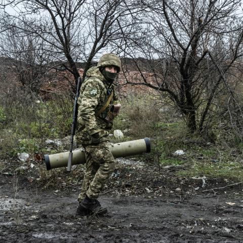 A Ukrainian soldier carries an anti-tank missile in Donetsk, Ukraine, on November 28, 2022. (Laurent Van der Stockt/Le Monde via Getty Images)