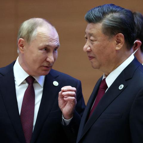 Russian President Vladimir Putin speaks to China's President Xi Jinping during the Shanghai Cooperation Organisation (SCO) leaders' summit in Samarkand on September 16, 2022. (Photo by Sergei BOBYLYOV / SPUTNIK / AFP) (Photo by SERGEI BOBYLYOV/SPUTNIK/AFP via Getty Images)