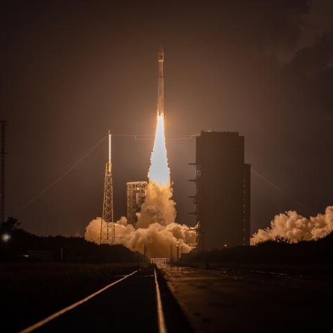 A United Launch Alliance Atlas V rocket launches from Cape Canaveral Space Force Station, Fla., Aug. 4, 2022. The rocket carried the sixth Space Based Infrared System Geosynchronous Earth Orbit satellite and is a missile detection and early warning satellite for the U.S. Space Force’s Space Systems Command. (U.S. Space Force photo by Senior Airman Dakota Raub)