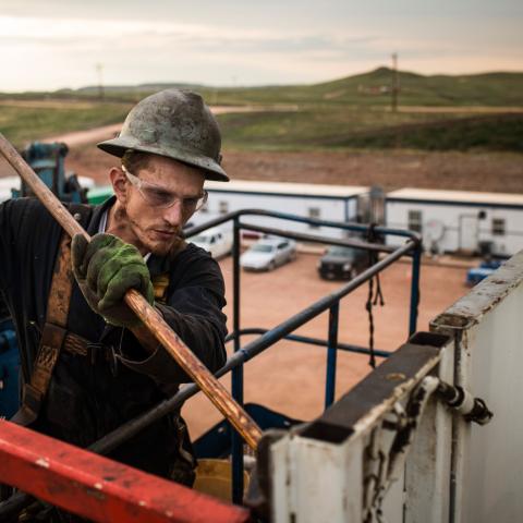 A worker on an oil rig drilling into the Bakken shale formation on July 28, 2013, outside Watford City, North Dakota. (Andrew Burton/Getty Images)