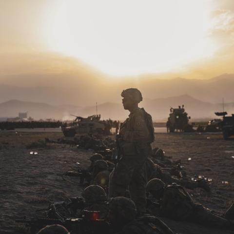 US army soldiers assigned to the 10th Mountain Division stand security at Hamid Karzai International Airport in Kabul, Afghanistan, on August 15, 2021. (Isaiah Campbell via DVIDS)