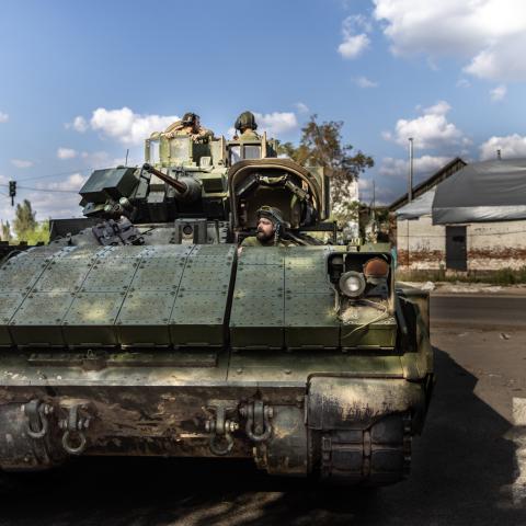 Ukrainian soldiers maneuver a Bradley Fighting Vehicle in the frontline town of Orihiv, Ukraine, on September 17, 2023. (Oliver Weiken via Getty Images)