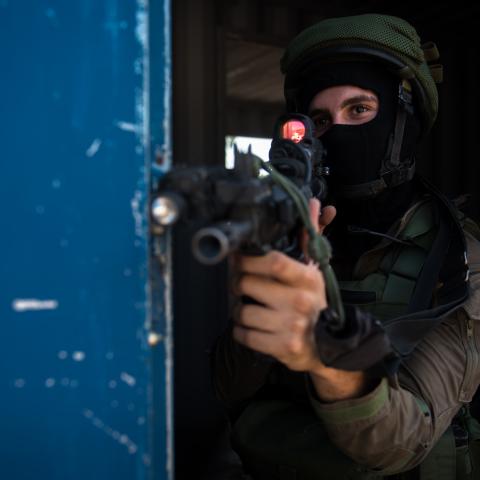 The IDF Counter-Terror School's underground warfare division trains in a mock tunnel build to replicate Hamas terror tunnels on August 1, 2017. (Israel Defense Forces via Flickr)