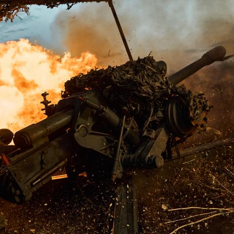 The 10th Mountain Assault Brigade fire from Soviet-era artillery in Bakhmut, Ukraine, on September 16, 2023. (Photo by Libkos/Getty Images)