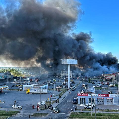 KHARKIV, UKRAINE - MAY 25: Smoke rises over hypermarket ‘Epicentr’ after Russian air attack on May 25, 2024 in Kharkiv, Ukraine. According to the city authorities, after the strike, a fire broke out on an area of 15,000 square meters, and there are civilian casualties. Epicentr K is a home improvement hypermarket chain in Ukraine. (Photo by Yan Dobronosov/Global Images Ukraine via Getty Images)