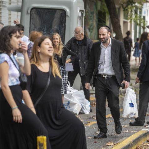 The orthodox Jewish Chabad Lubavistch Foundation is holding a solidarity collection for people in need before Passover on April 21, 2024, Buenos Aires, Argentina (Guido Piotrkowski/picture alliance via Getty)