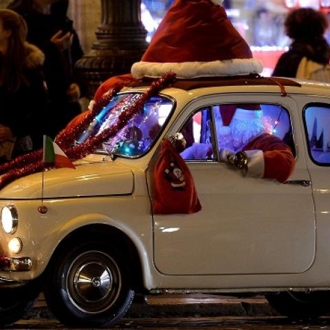 A man dressed as Santa Claus drives his old Fiat 500 in the Piazza Venezia in central on December 23, 2014. (FILIPPO MONTEFORTE/AFP/Getty Images)