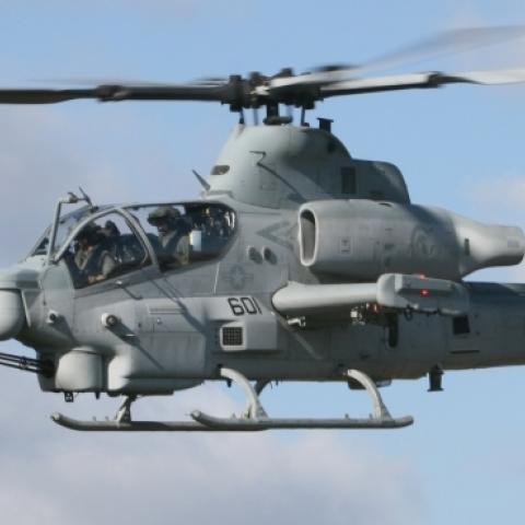 U.S. Marine Corps pilots from Marine Light Attack Helicopter Training Squadron 303, Marine Aircraft Group 39, 3rd Marine Aircraft Wing maneuver a AH-1Z Viper, Marine Corps Base Camp Pendleton, California (USA), December 19, 2008. (Wikimedia)