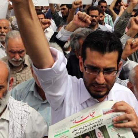 Iranians chant slogans during a demonstration in Tehran on May 29, 2015. ( ATTA KENARE/AFP/Getty Images)