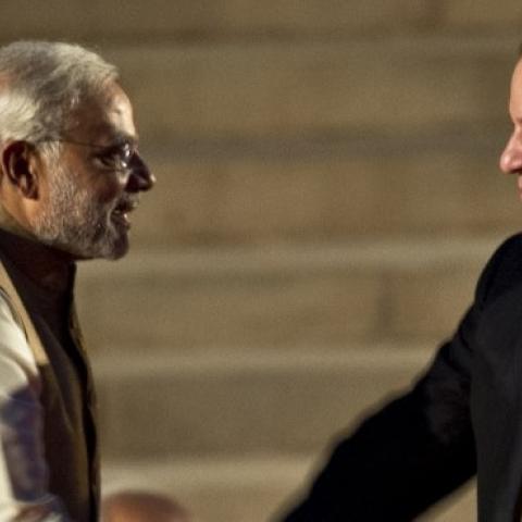 Indian Prime Minister Narendra Modi (L) with Pakistani Prime Minister Nawaz Sharif, May 26, 2014. (PRAKASH SINGH/AFP/Getty Images)