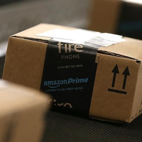 Boxes move along a conveyor belt at an Amazon fulfillment center on January 20, 2015 in Tracy, California. (Justin Sullivan/Getty Images)