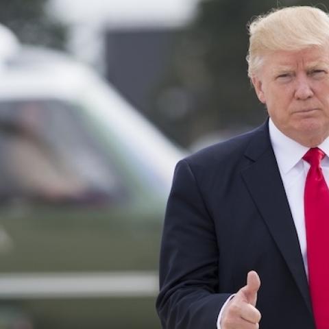 US President Donald Trump gives a thumbs-up as he walks to Marine One at General Mitchell International Airport in Milwaukee, Wisconsin, April 18, 2017. (SAUL LOEB/AFP/Getty Images)