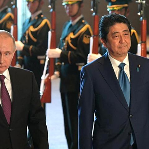 Russian President Vladimir Putin with Japanese Prime Minister Shinzo Abe (Kremlin.ru)