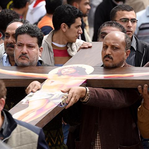 Mourners carry a large cross during a funeral procession on April 10, 2017 at the Monastery of Marmina in the city of Borg El-Arab, for the victims of the blast at the Coptic Christian Saint Mark's church in Alexandria the previous day (MOHAMED EL-SHAHED)