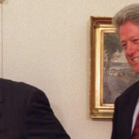 Federal Reserve Board Chairman Alan Greenspan (L) with President Bill Clinton, February 22, 1996 (JIM COLBURN/AFP/Getty Images)