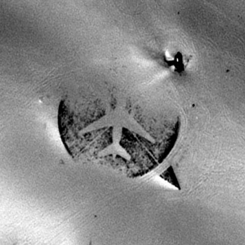 Closeup view of the UTA Flight 772 plane crash Memorial located in the Sahara Desert 450km east of Agadez in the southern Tenere of Niger, January 28, 2014 (DigitalGlobe via Getty Images)