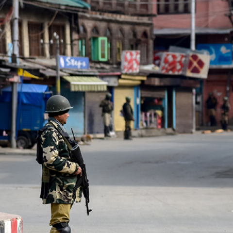 Indian paramilitary trooper seen standing guard during restrictions in Srinagar. (SOPA Images/Getty Images)