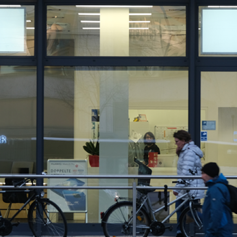 People walk past a Huawei customer service center on March 12, 2019 in Berlin, Germany. (Sean Gallup/Getty Images)