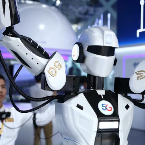 An intelligent robot copies the movement of a visitor wearing sensor suit at the 5G stand during "Expo 2019 Beijing" on April 29, 2019. (VCG/Getty Images)