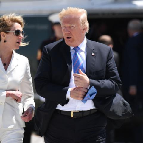 US President Donald Trump, with US Ambassador to Canada Kelly Knight Craft, walks to Air Force One in Canada, June 9, 2018. (SAUL LOEB/Getty Images)