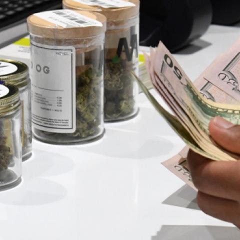  A customer pays for cannabis products at Essence Vegas Cannabis Dispensary after the start of recreational marijuana sales began on July 1, 2017 in Las Vegas, Nevada. (Getty Images)