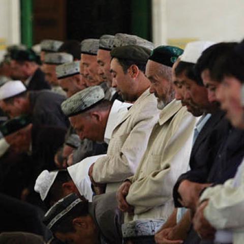 Muslim Uyghurs attend afternoon prayers at the Id Kah Mosque on October 15, 2006 in Kashgar City, Xinjiang Uygur, China (Photo by Guang Niu/Getty Images)
