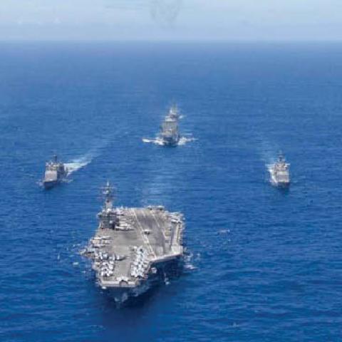 USS Ronald Reagan (CVN 76) leads a formation of Carrier Strike Group 5 ships during Valiant Shield 2018. U.S. NAVY / MASS COMMUNICATION SPECIALIST 3RD CLASS ERWIN MICIANO