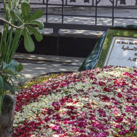 The grave of H.E. Kyai Haji Abdurrahman Wahid in Jombang, East Java. The inscription on his tombstone, "Here Rests a Humanist," is written in Indonesian, Arabic, English, and Chinese. (Humanitarian Islam)