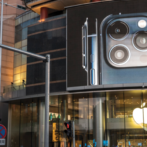 An Apple Store at a usually bustling intersection in a popular shopping district after recent COVID-19 outbreaks on May 23, 2022, in Beijing, China. (Kevin Frayer/Getty Images)